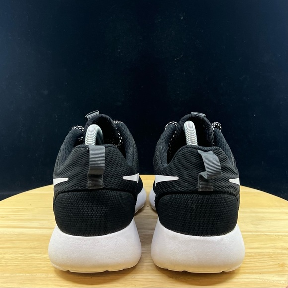 Nike Womens Roshe One 844994-002 Black Running Shoes Sneakers Size 8.5 - Picture 2 of 9